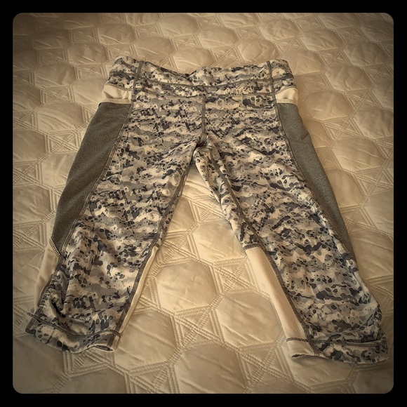 2/$10 Athleta cropped yoga pants - Picture 2 of 4